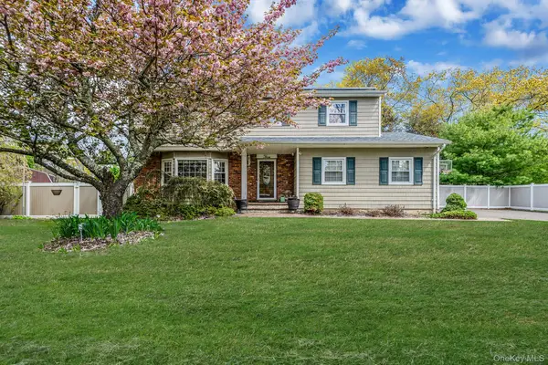 3 Otsego Avenue, Dix Hills, NY 11746