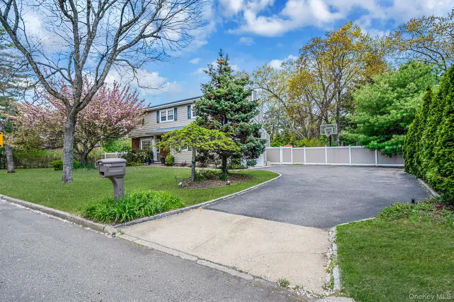 3 Otsego Avenue, Dix Hills, NY 11746 - #2