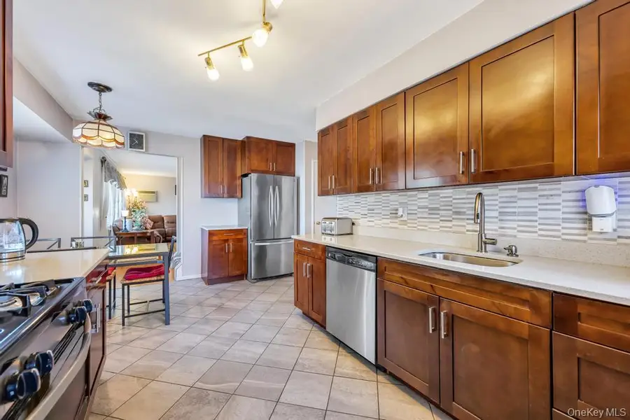 2 Wellesley Lane, Hicksville, NY 11801 - #2