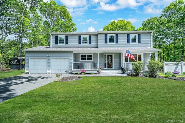 17 Barbara Anne Street, Manorville, NY 11949