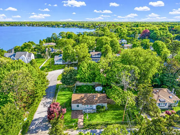 20 Elder Avenue, Hampton Bays, NY 11946