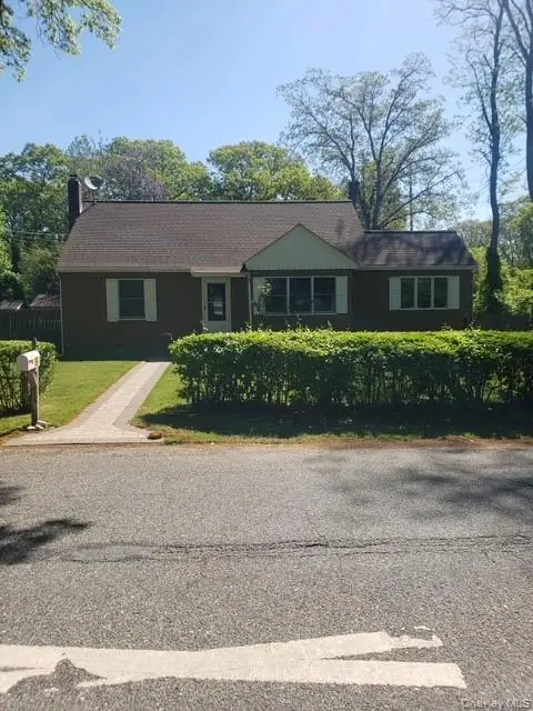 19 Oakland Avenue, Miller Place, NY 11764
