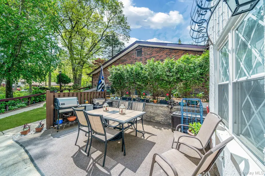 419 Clubhouse Court, Coram, NY 11727 - #2