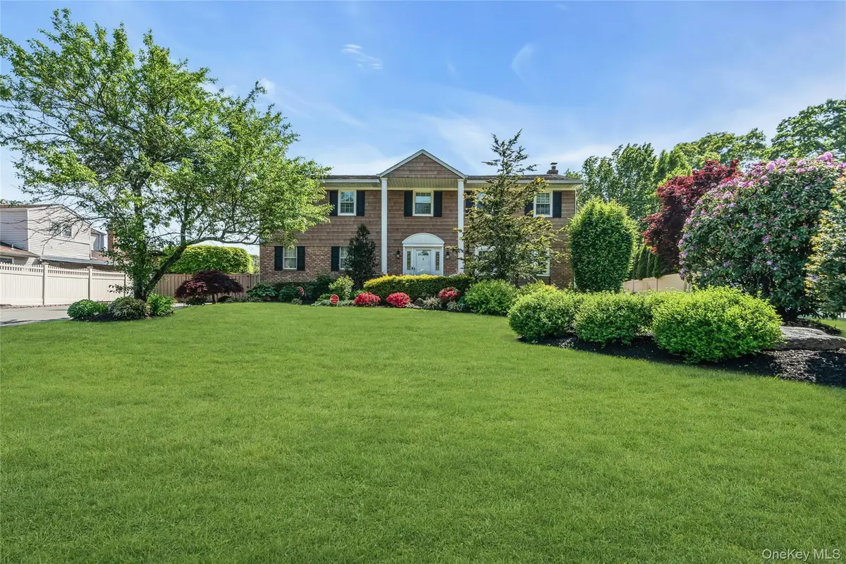 18 Ron Court, Commack, NY 11725 - #1