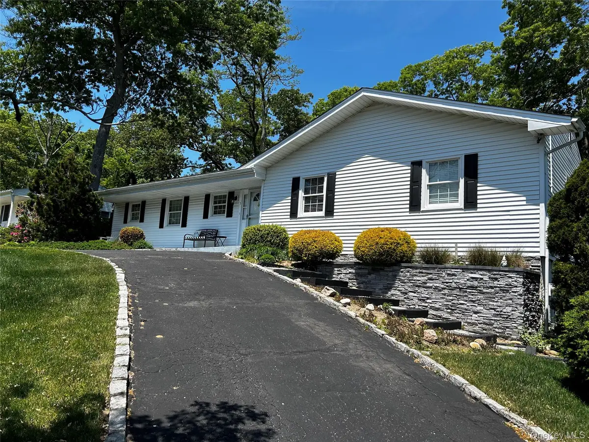 3 Laura Court, Nesconset, NY 11767 - #1