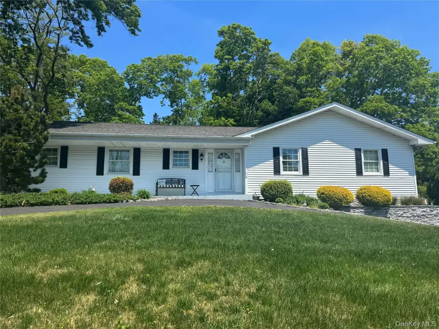 3 Laura Court, Nesconset, NY 11767 - #3