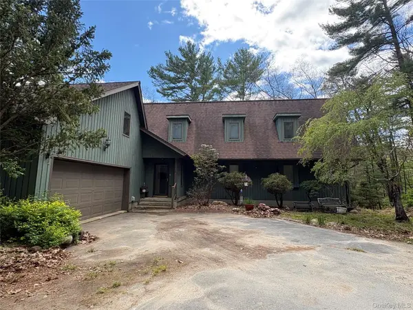 22 Boulder Way, Cuddebackville, NY 12729