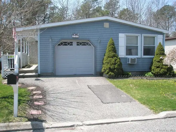 131 Village Circle West, Manorville, NY 11949