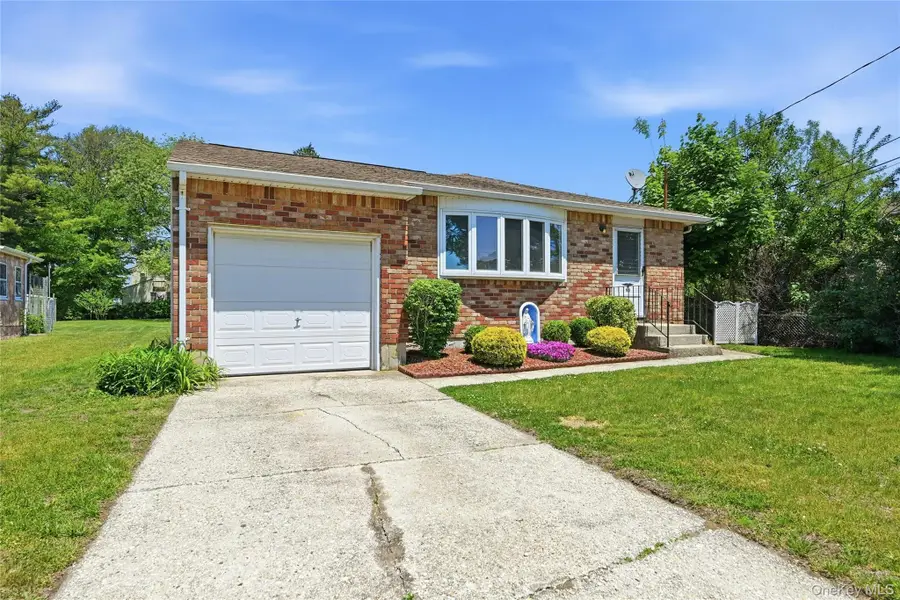 98 Evergreen Avenue, Bethpage, NY 11714 - #3