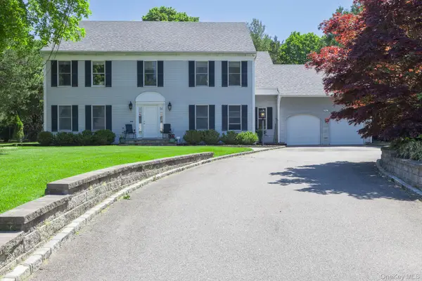 41 Astor Avenue, Saint James, NY 11780