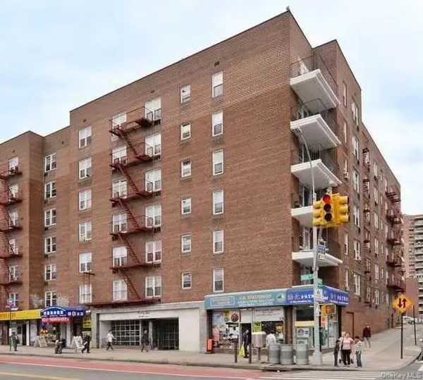 42-95 Main Street #3B, Flushing, NY 11355