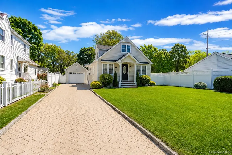 305 Arnold Avenue, West Babylon, NY 11704 - #2