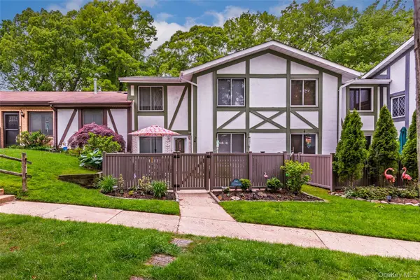 290 Brettonwoods Drive, Coram, NY 11727