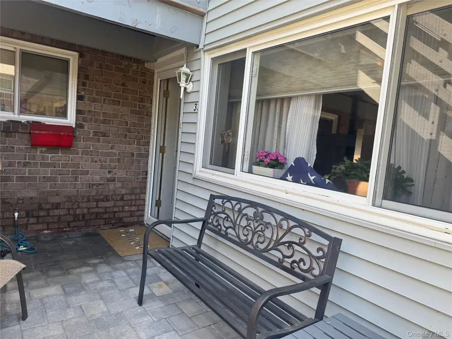 31 Feller Drive, Central Islip, NY 11722 - #3