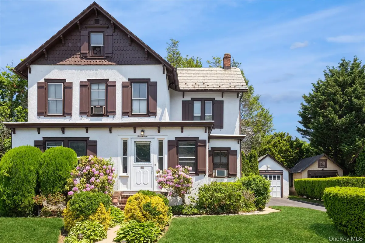 17 Crampton Avenue, Great Neck, NY 11023 - #1