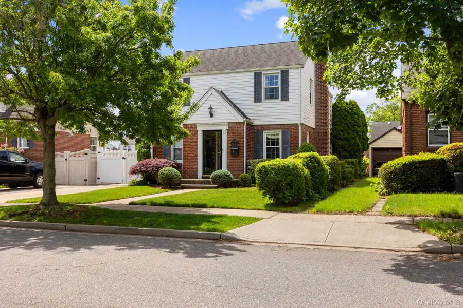1049 Admont Avenue, Franklin Square, NY 11010 - #2