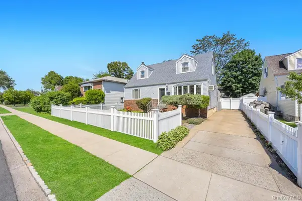 190 Sylvester Street, Westbury, NY 11590
