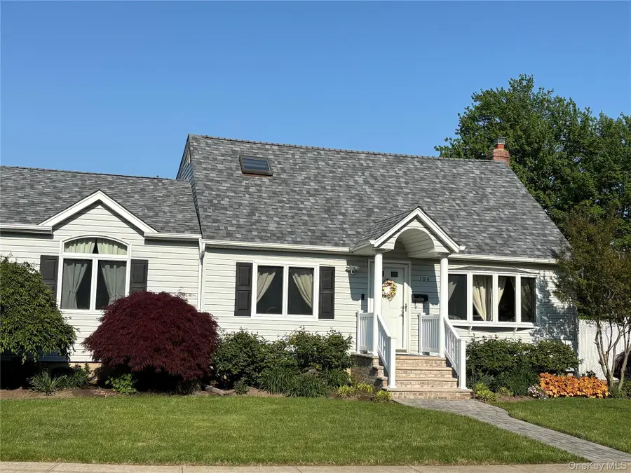 104 Phyllis Drive, Lindenhurst, NY 11757 - #2
