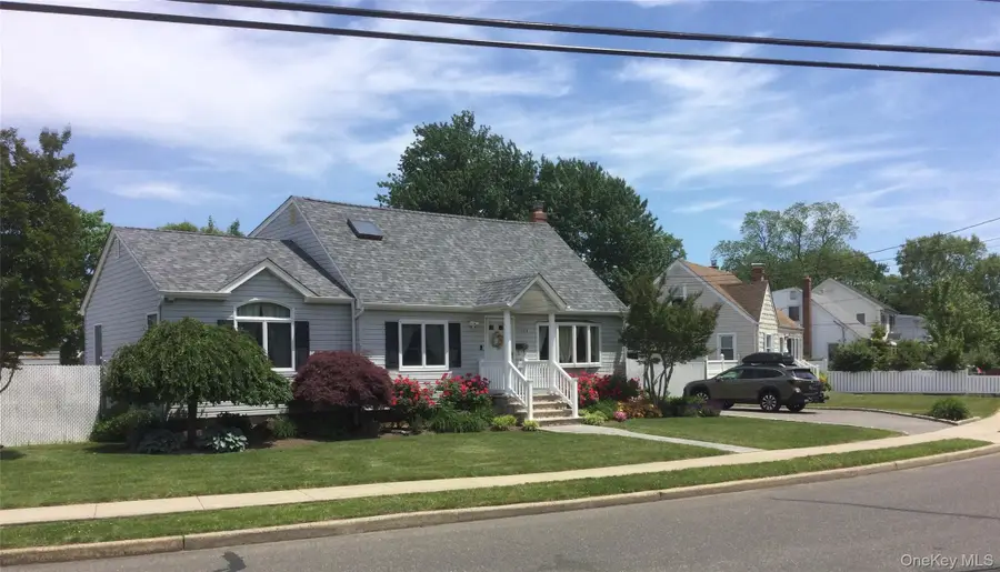 104 Phyllis Drive, Lindenhurst, NY 11757 - #3