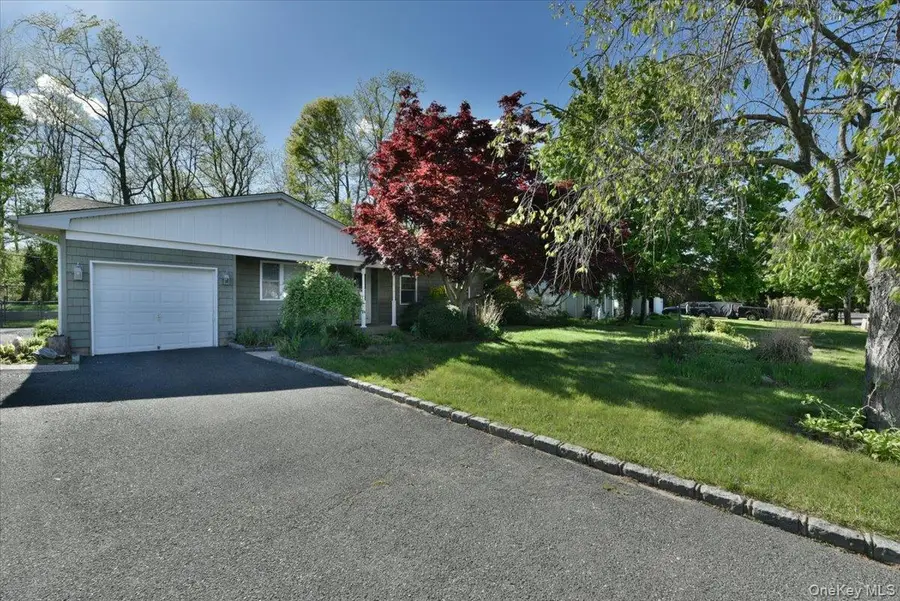 20 Dumond Place, Coram, NY 11727 - #3