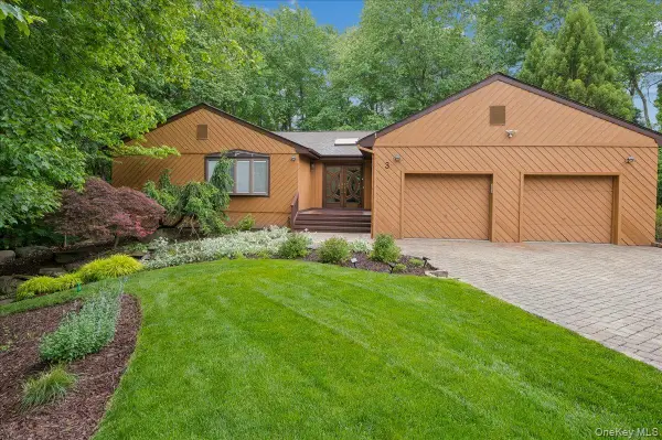 3 Rookery Circle, New City, NY 10956