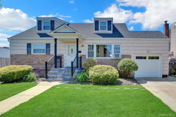 202 N Kings Avenue, Massapequa, NY 11758