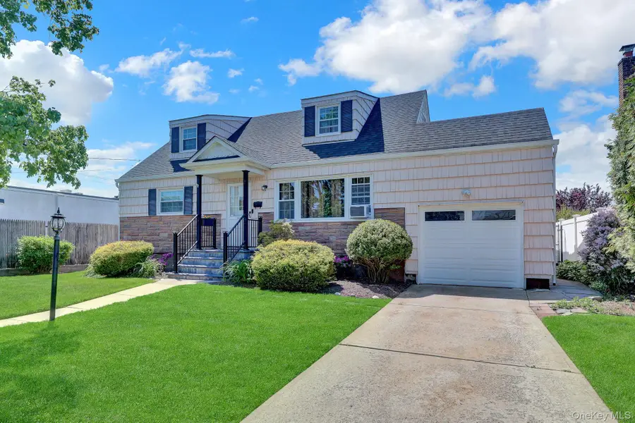 202 N Kings Avenue, Massapequa, NY 11758 - #2