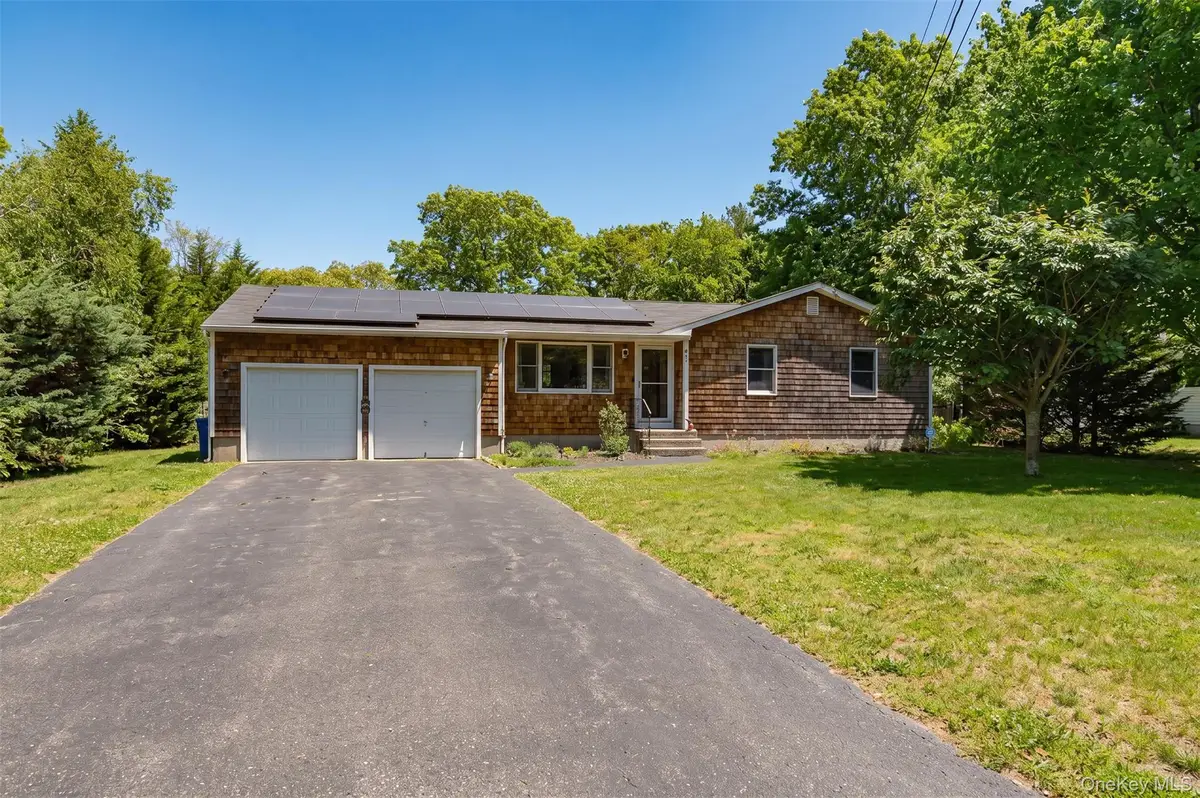 37 Crescent Bow, Ridge, NY 11961 - #1