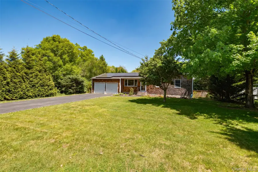 37 Crescent Bow, Ridge, NY 11961 - #2