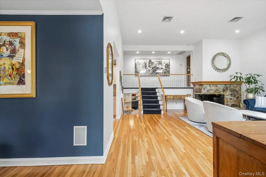 23 Maytime Court, Jericho, NY 11753 - #3