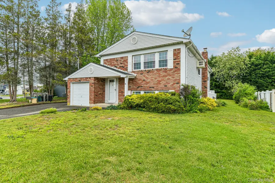 319 Rockaway Street, Islip Terrace, NY 11752 - #3