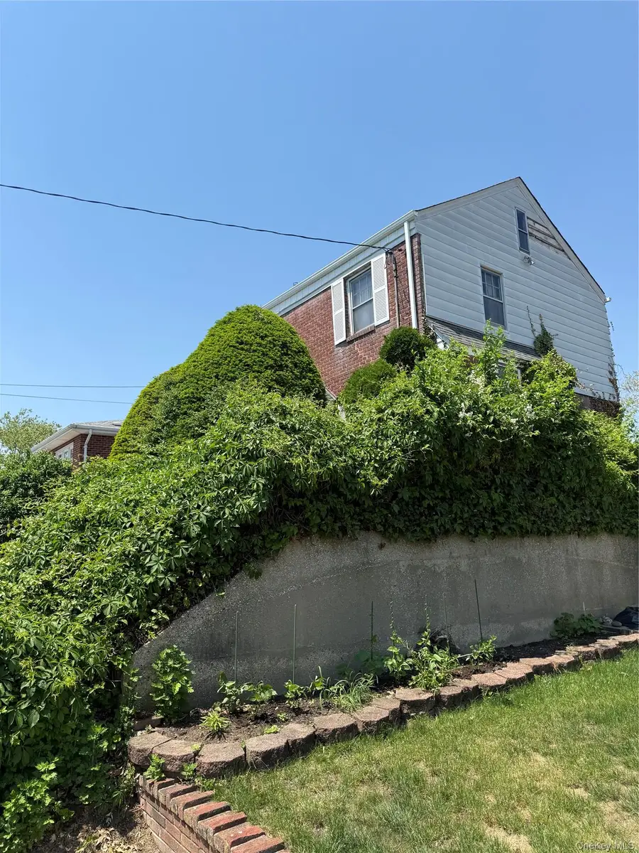 201 15 26th Avenue, Bayside, NY 11360 - #3