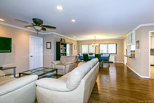 21 Canterbury Road, Great Neck, NY 11021 - #3
