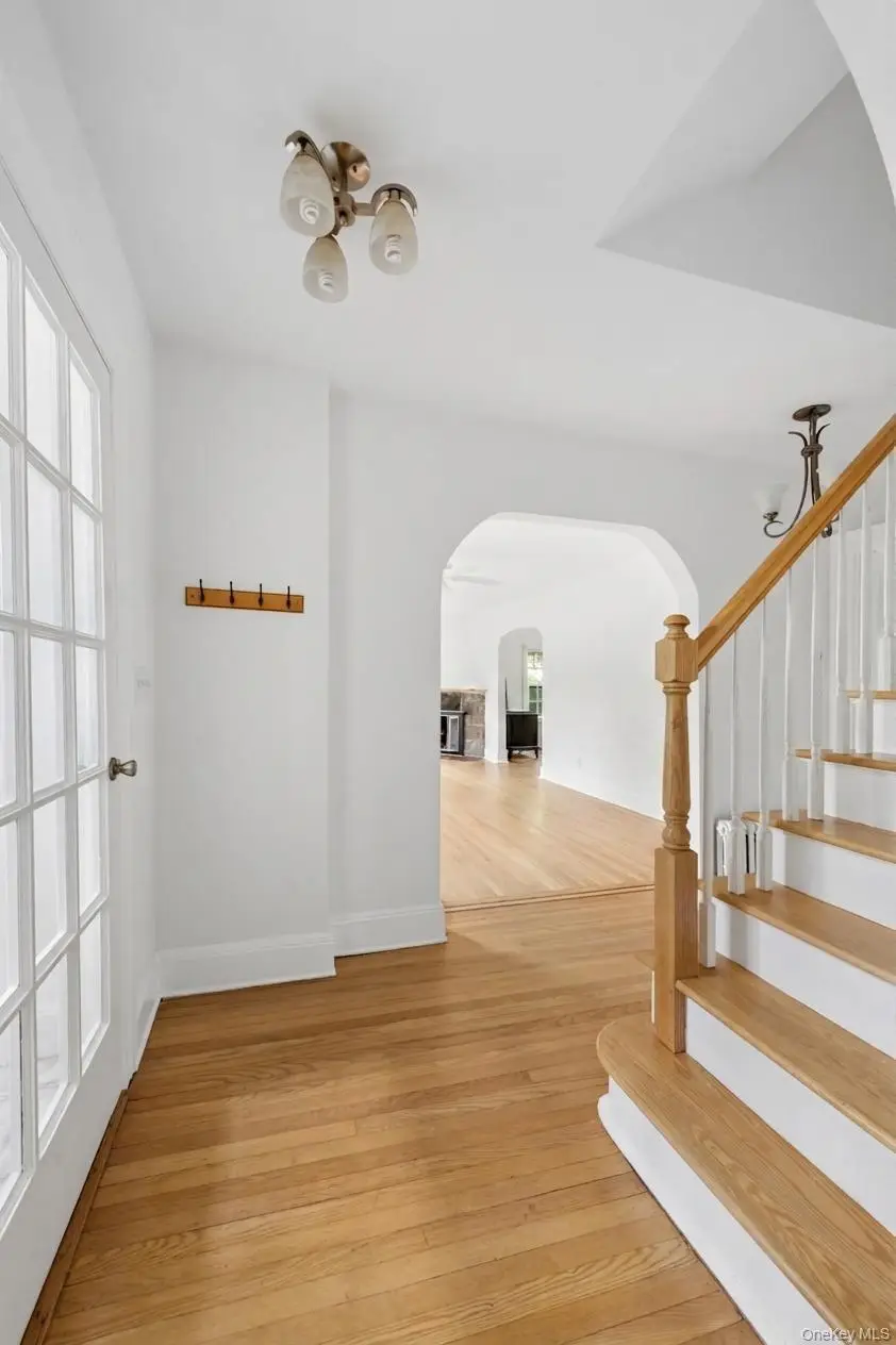 17 Old Orchard Road, New Rochelle, NY 10804 - #3