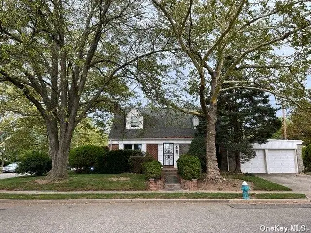 83 Stephan Marc Lane, New Hyde Park, NY 11040 - #1