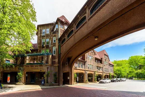 10 Station Square #R42, Forest Hills, NY 11375