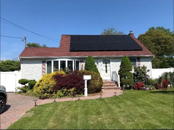 8 Wantagh Avenue, East Islip, NY 11730