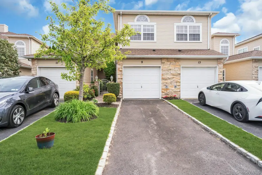 9 Windwatch Drive, Hauppauge, NY 11788 - #3