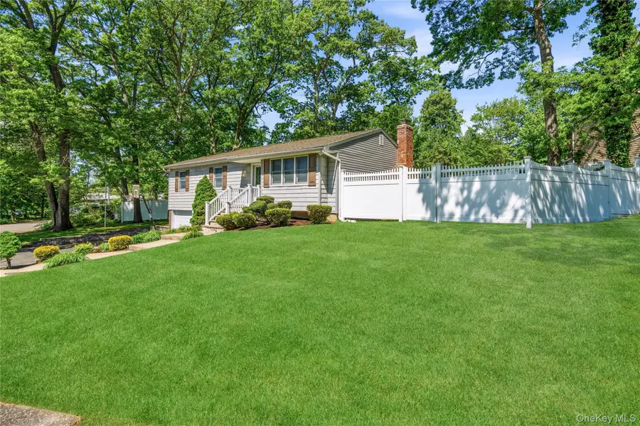 4 Olive Court, Farmingville, NY 11738 - #2