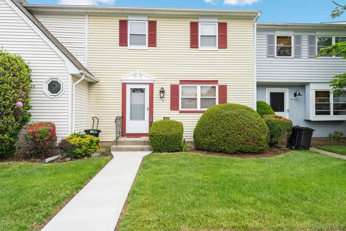 7 Merrimac Court, Coram, NY 11727 - #1