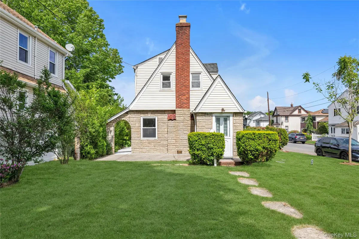 40 6th Avenue, New Hyde Park, NY 11040 - #1