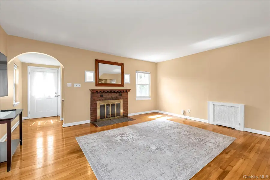 40 6th Avenue, New Hyde Park, NY 11040 - #2