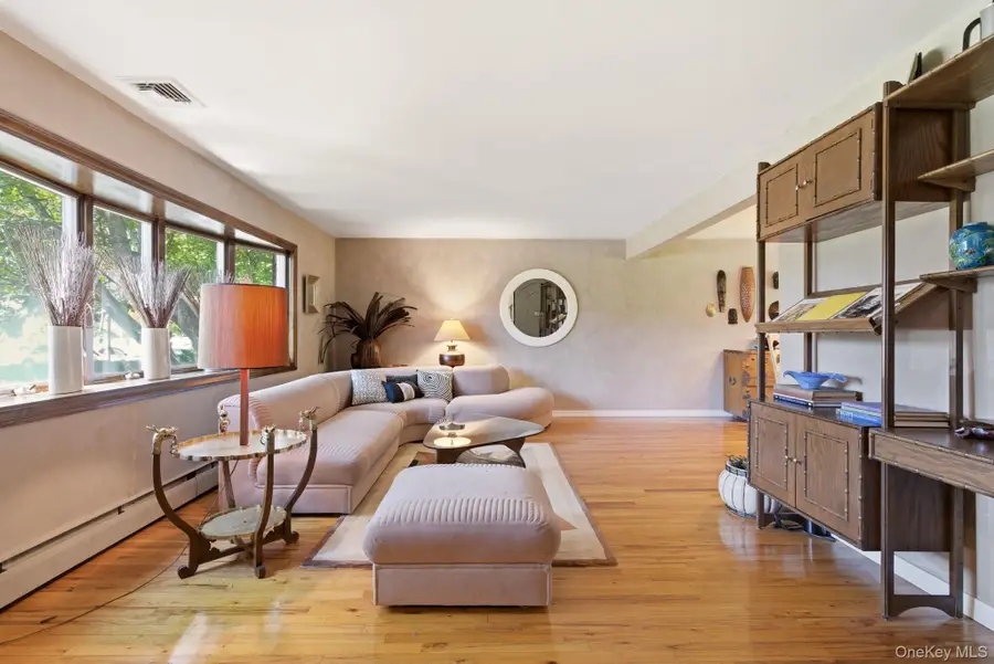 61 Hofstra Drive, Smithtown, NY 11787 - #3