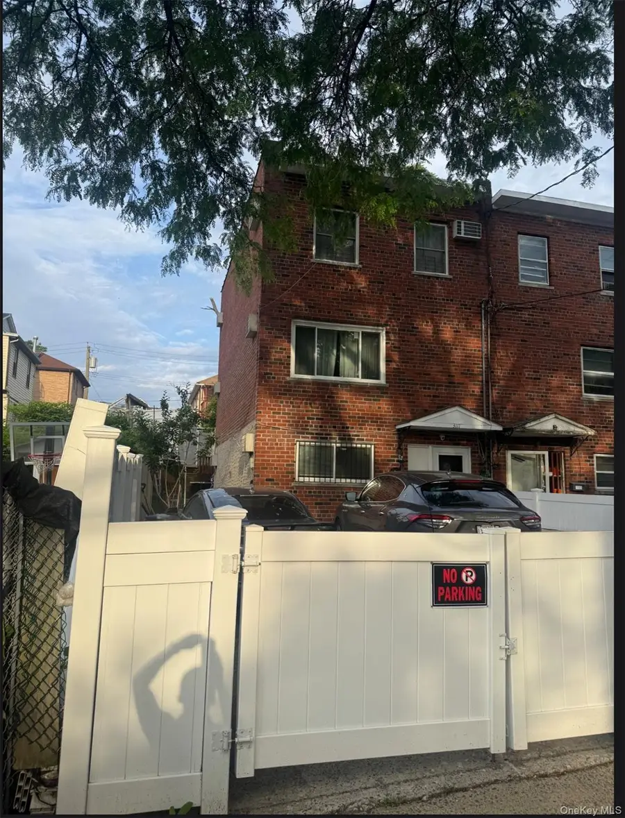 3111 Gunther Avenue, Bronx, NY 10469 - #2