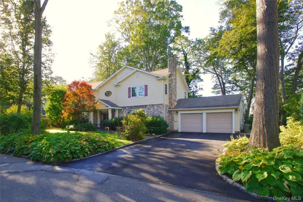 12 Avon Lane, East Hills, NY 11577