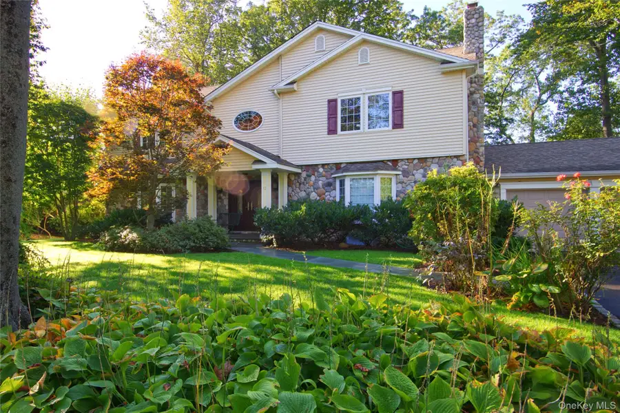 12 Avon Lane, East Hills, NY 11577 - #2