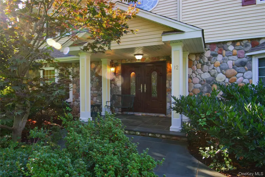 12 Avon Lane, East Hills, NY 11577 - #3