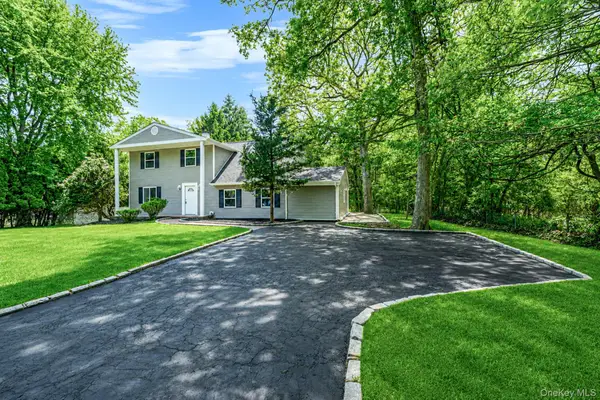 4 Evans Street, Coram, NY 11727