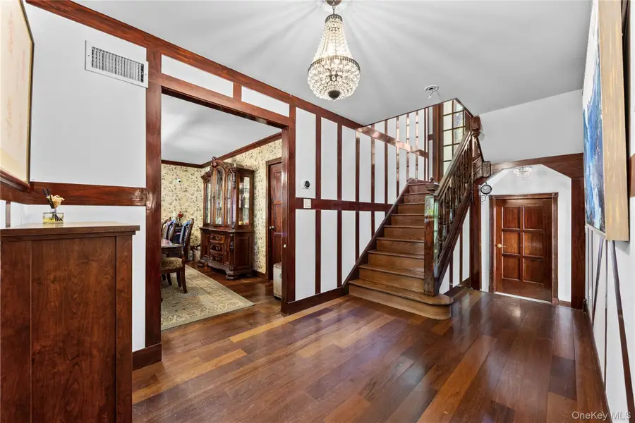 2 Rutland Road, Great Neck, NY 11020 - #2