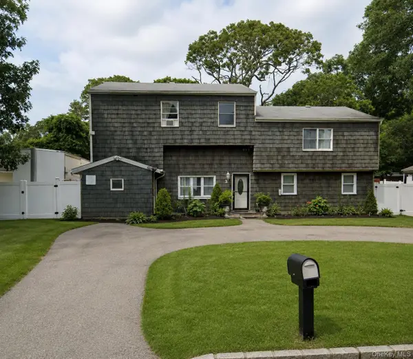 3 Lee Place, Mastic, NY 11950